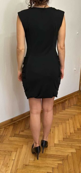 Sukienka elegancka mała czarna