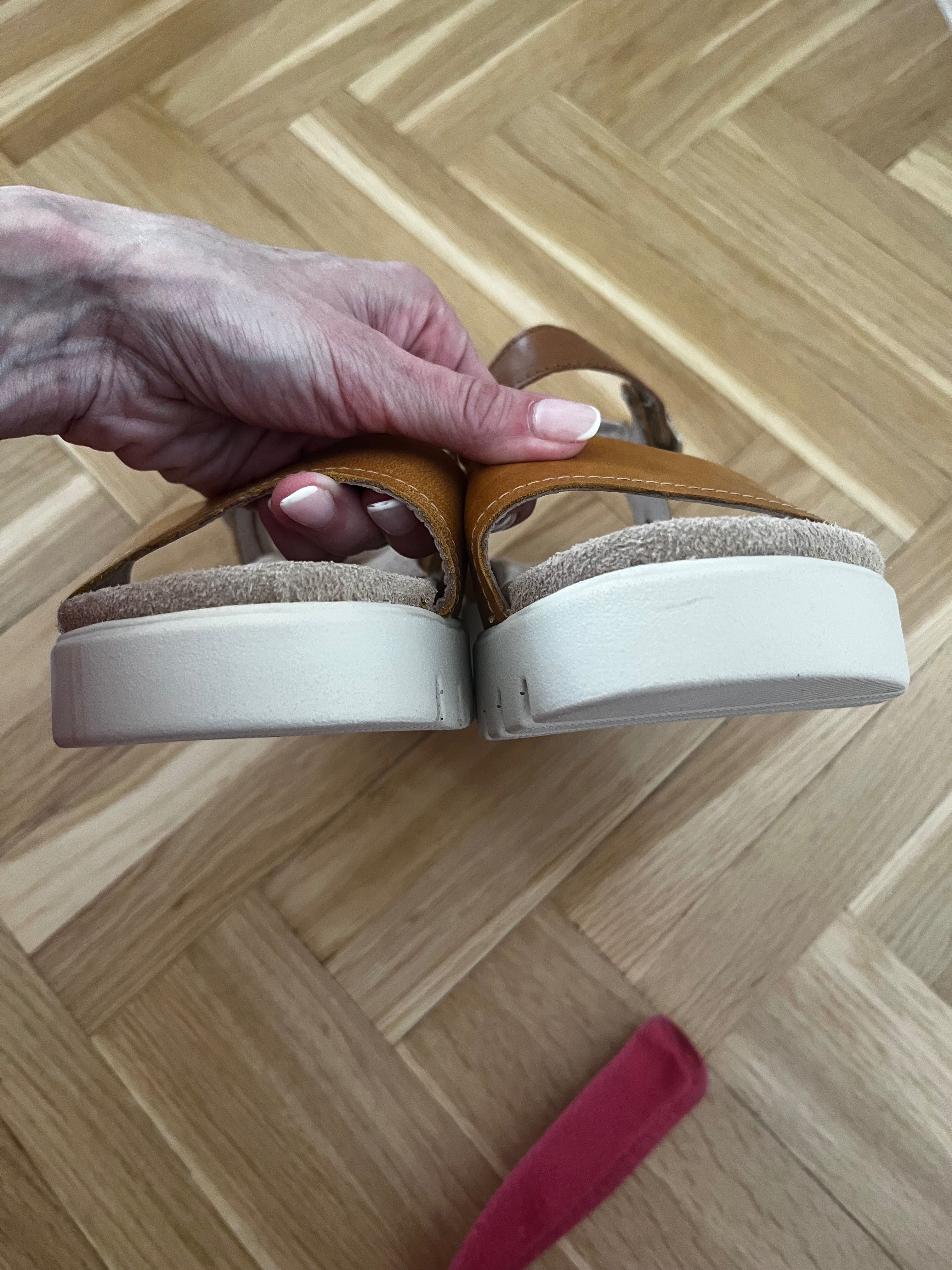 Musztardowe nowe sandały josef seibel