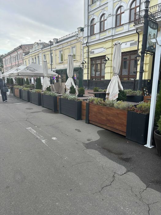Продаю літнє огородження з тумбами, 16 шт., підсвітка та розетка.