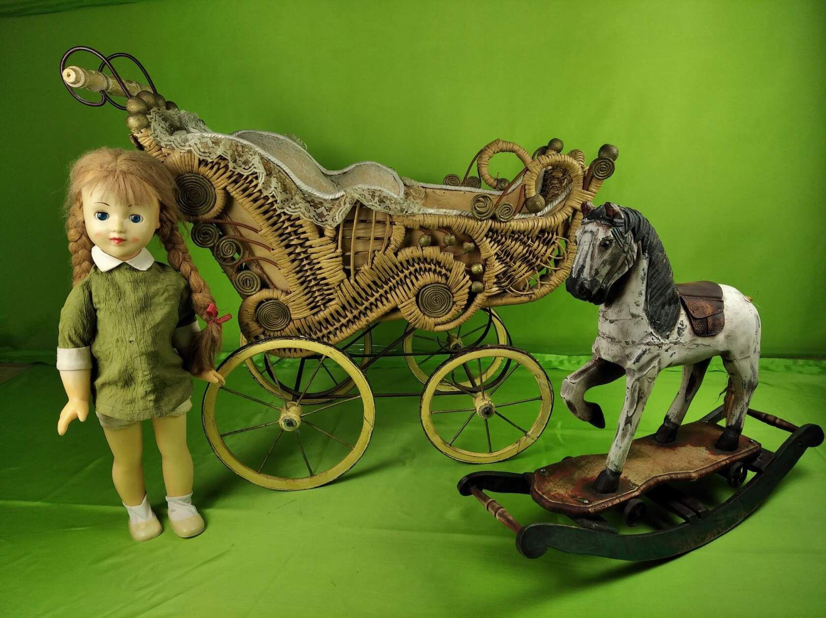 Антикварная игрушка коляска для куклы.Кукла ссср игрушка
