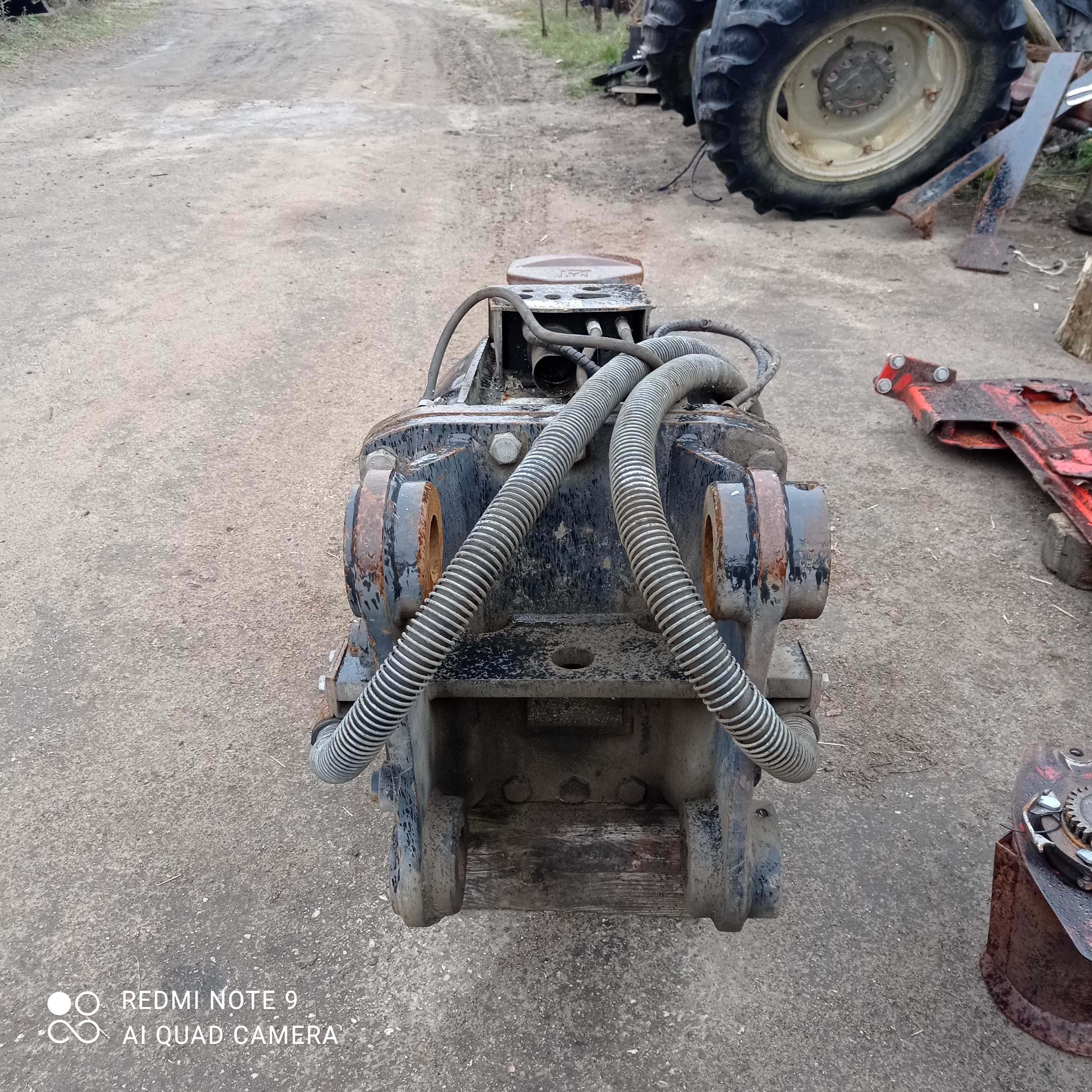 Młot wyburzeniowy CAT H 110