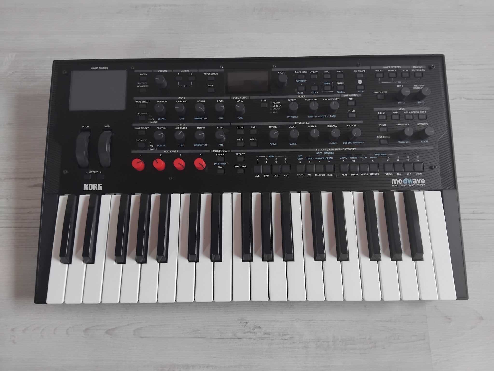 korg  modwave - super syntezator ...w bardzo dobrym stanie