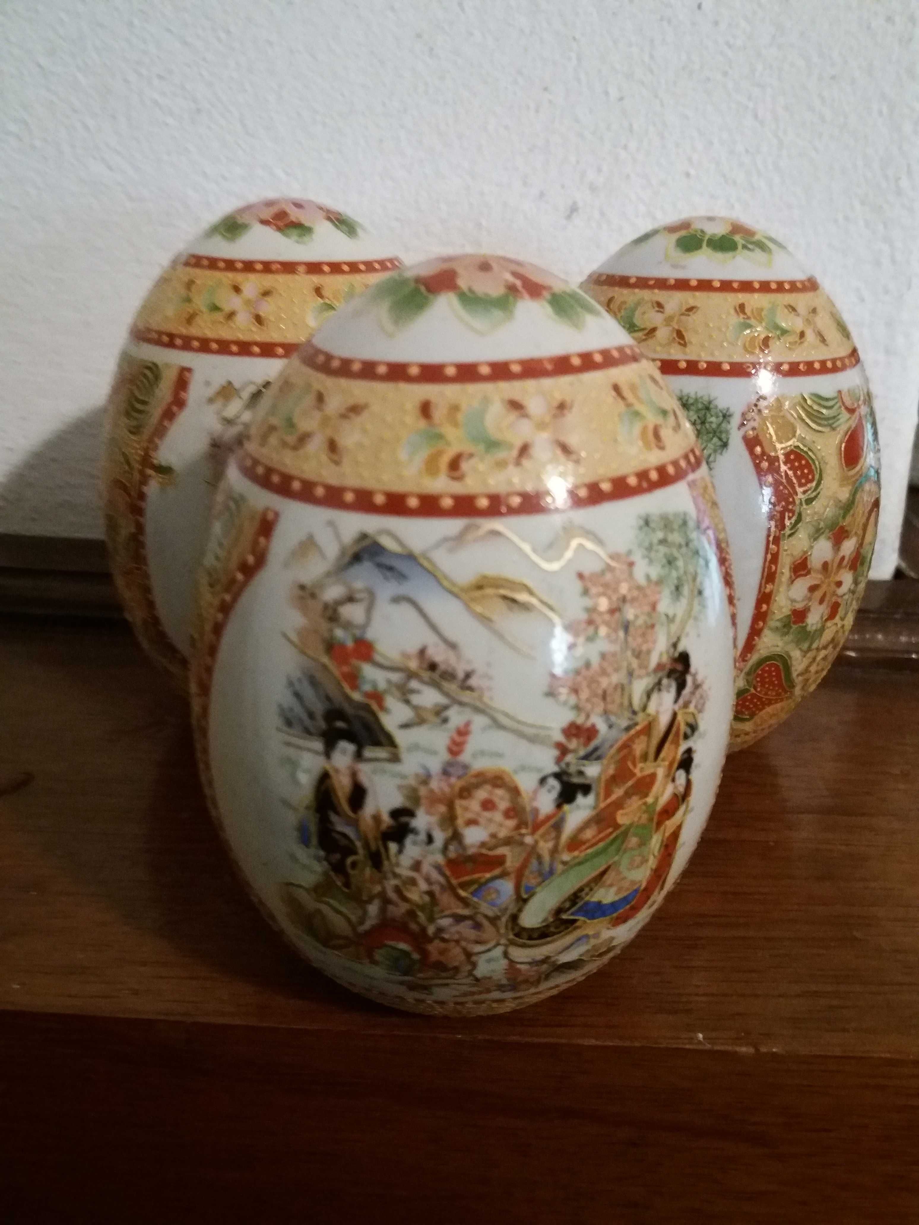 Ovos em louça pintada motivos orientais
