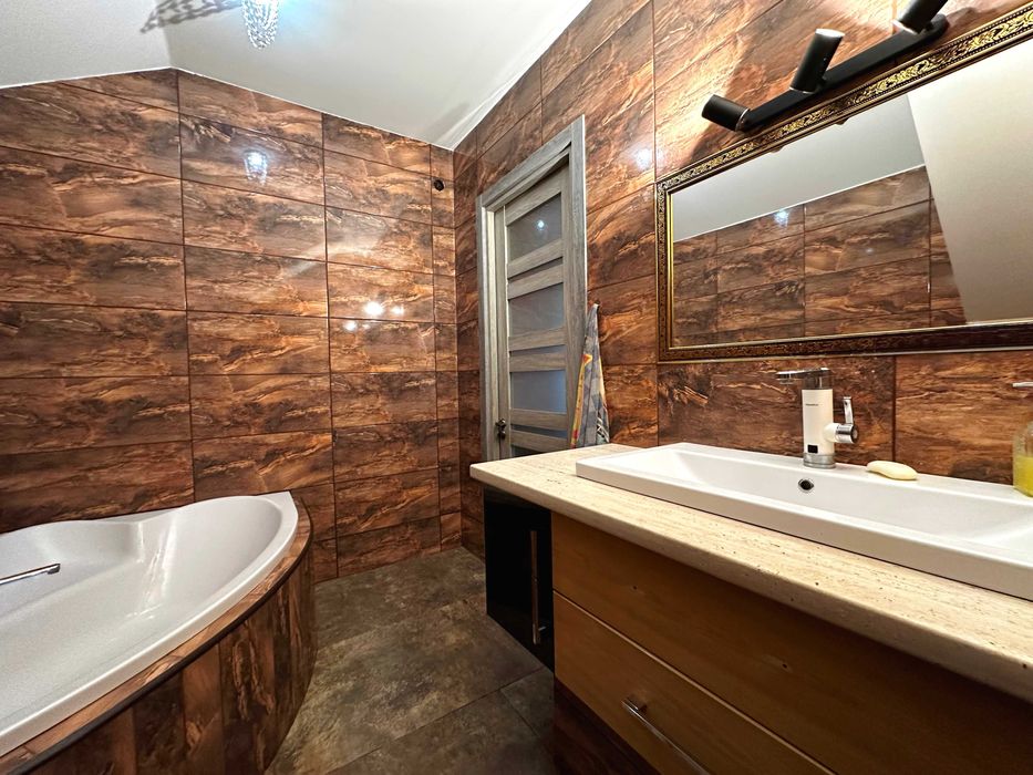 Ексклюзивна пропозиція будинок з усіма зручностями в  м.Стрий