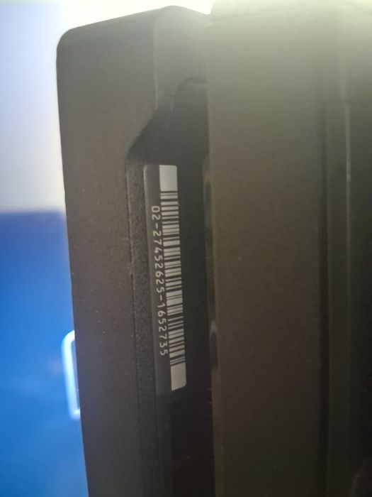 Vendo ps4 pro de 1 TB + Comando vermelho