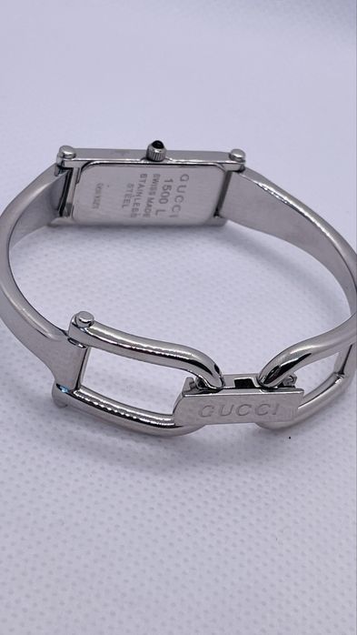 Женские часы Gucci 1500L Swiss Made — размер S
