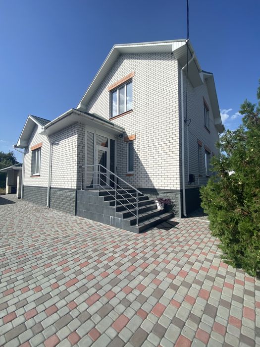 Продаж будинку з новим ремонтом