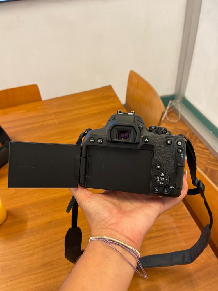 Maquina fotografica CANON EOS 8500 com lente 18-55 STM