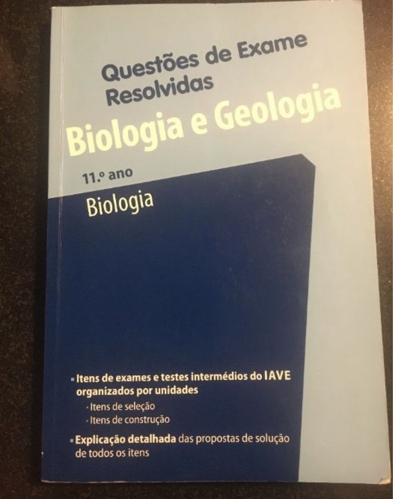 Livros de preparação para exame de biologia e geologia 11ºano