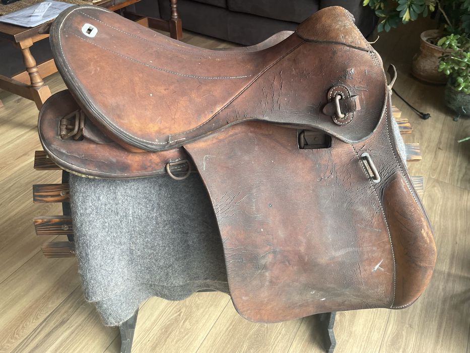 Siodlo wojskowe, niemieckie, Rzesza, sygnowane, kulbaka