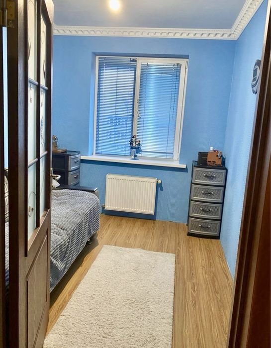 Продам квартиру 4 кімнати . Р-н Вишенька .