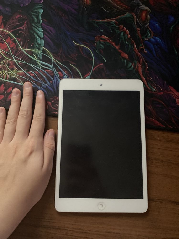 Ipad mini 1 в почти идеальном состоянии
