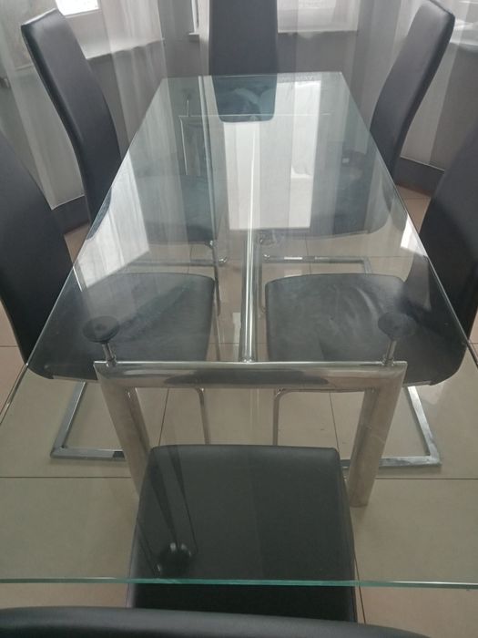 Szklany stół do jadalni