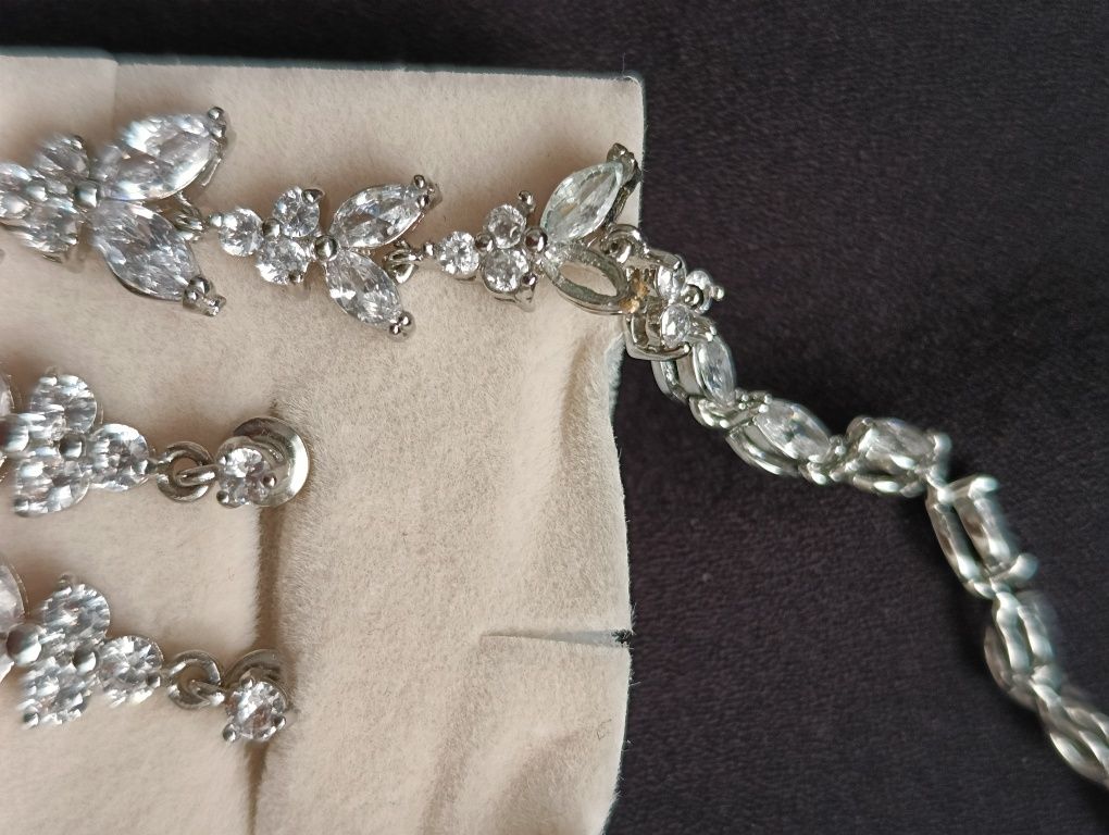 Komplet biżuterii - naszyjnik i kolczyki