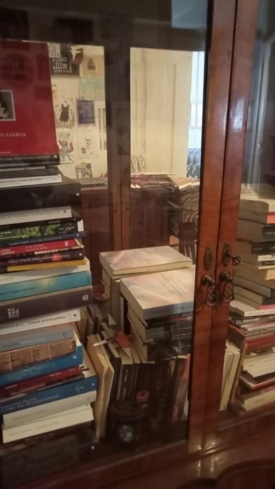 Móvel vitrine com espelho