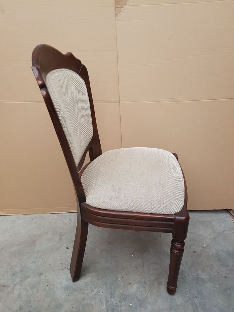 4 stylowe krzesła tapicerowane