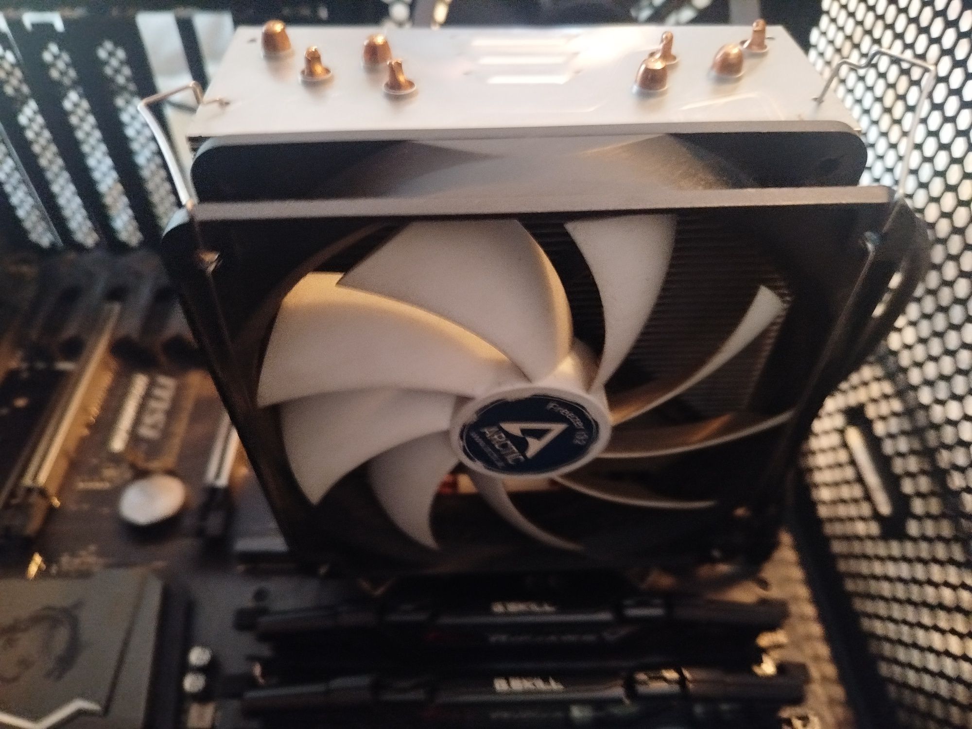 Desktop 16 gb ram  intel i5 - 8600k