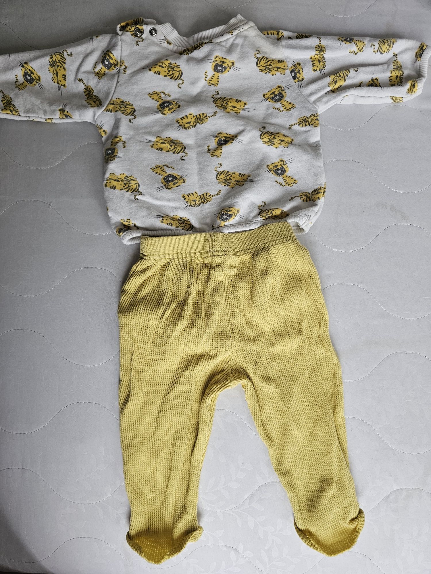 Zestaw bluza i spodnie r. 68 żółte