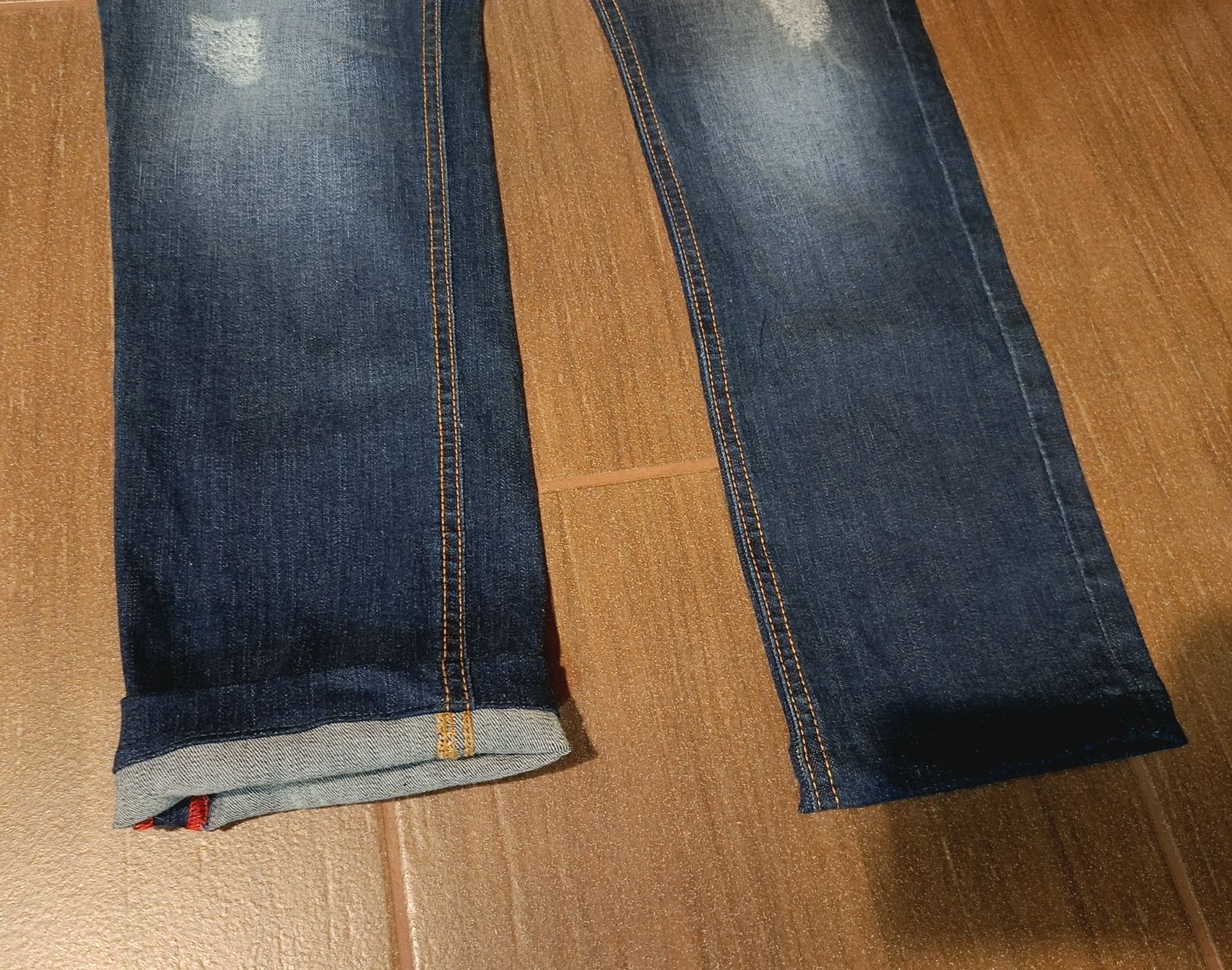 Nowe spodnie jeansowe Cropp - skinny fit - materiał rozciągliwy.

Wymi