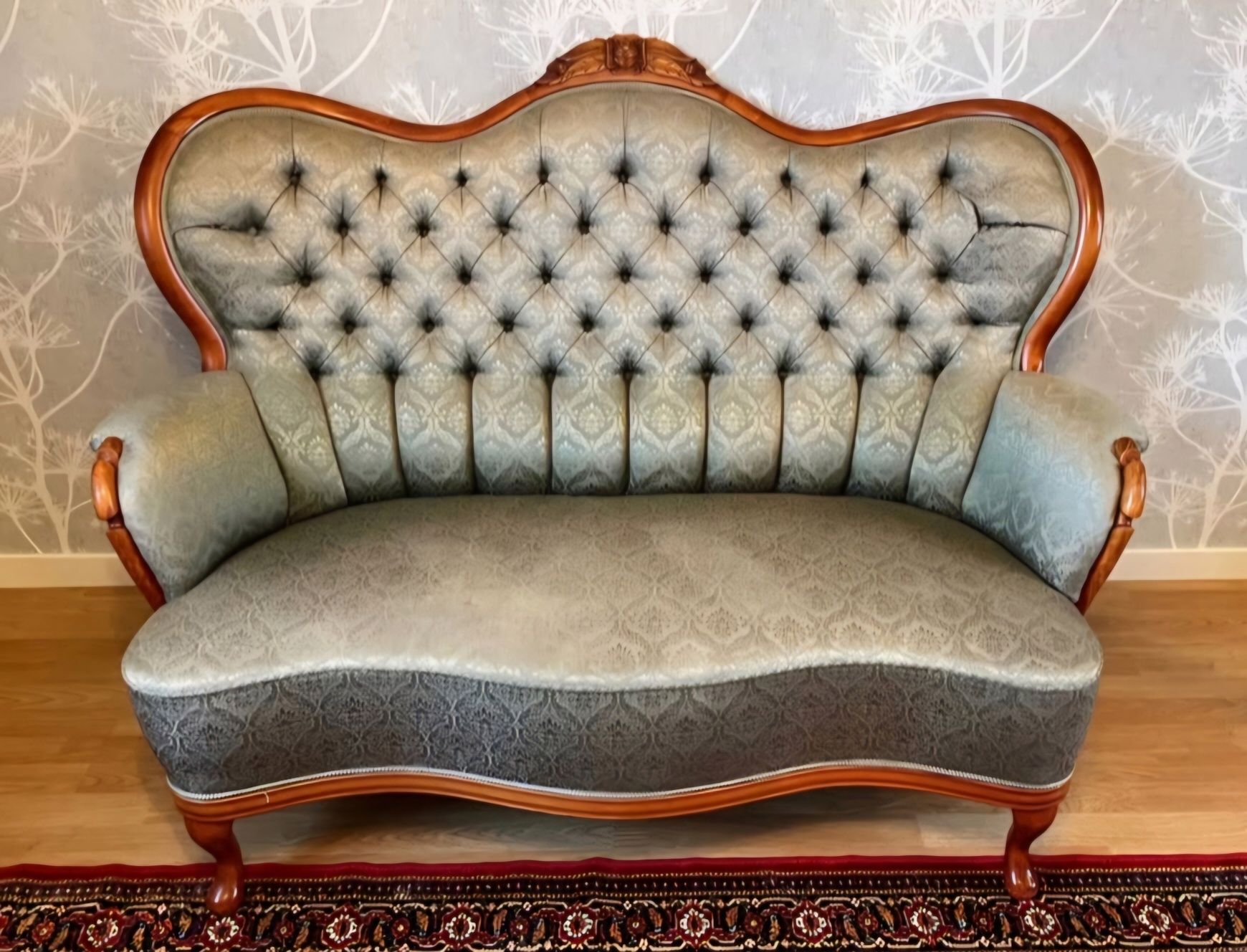 Sofa w stylu ludwikowskim
