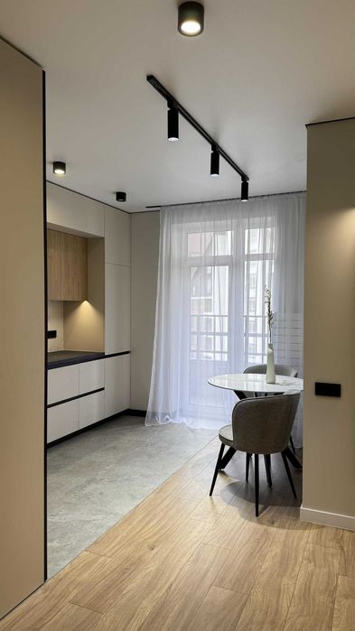 БЕЗ КОМІСІЇ! однокімнатна ВЕЛИКА квартира біля НАБЕРЕЖНОЇ