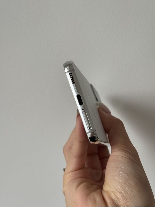 Samsung S22 білий