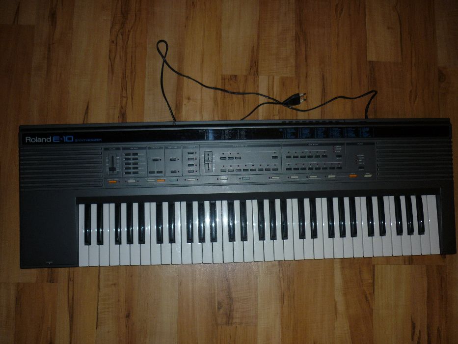 Roland E-10 Synthesizer