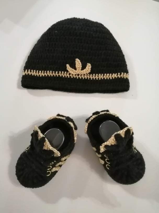 Conjunto gorro, sapatinho e porta chupeta