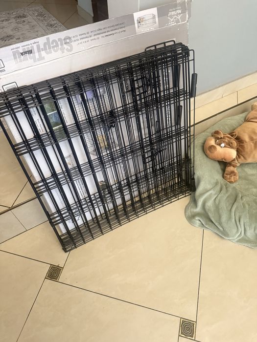 Kojec dla zwierząt metalowa klatka wybieg z drzwiami czarny