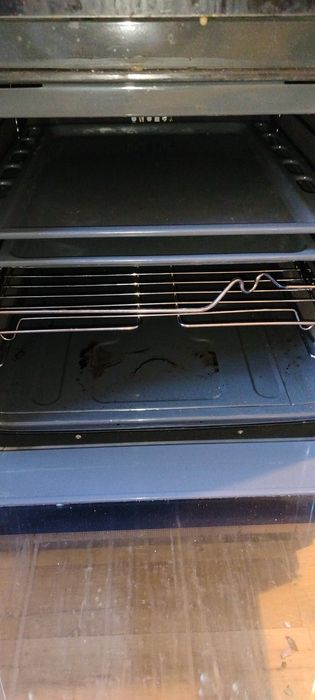 Kuchenka gazowa z piekarnikiem elektrycznym