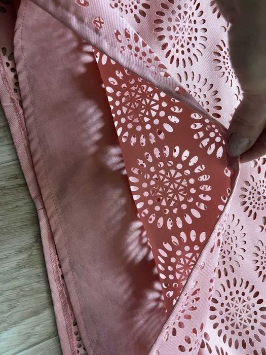 Шикарне нарядне плаття/сукня 42-44р,пудровий колір,перфорація