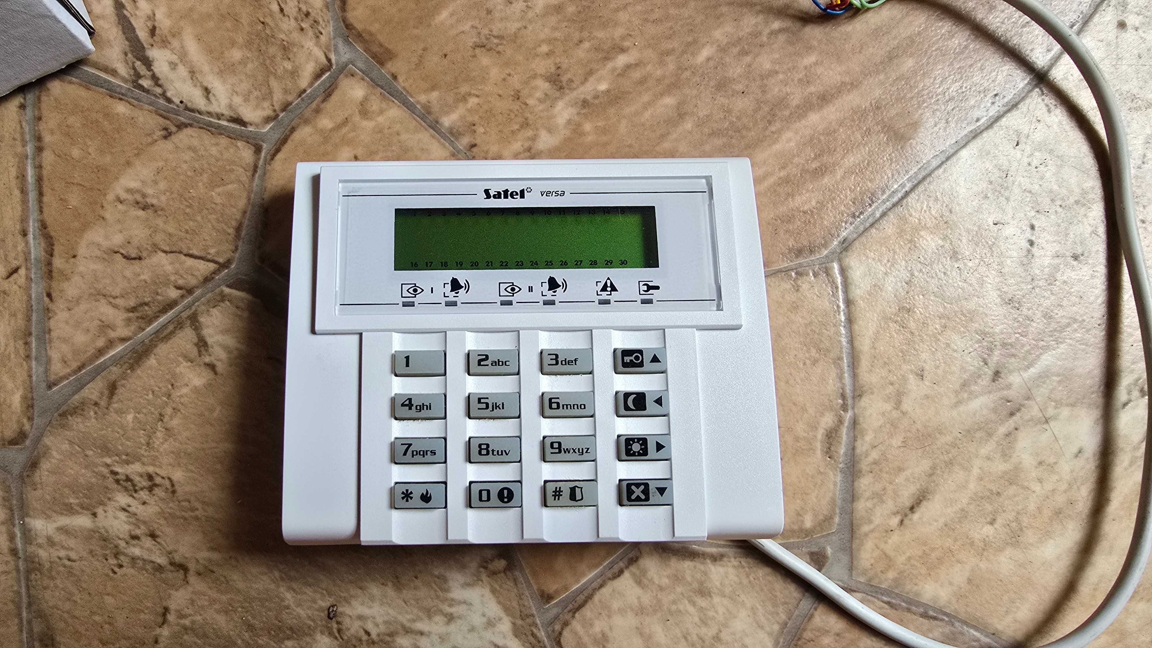Alarm Satel Versa 10 / 15 + klawiatury versa lcd