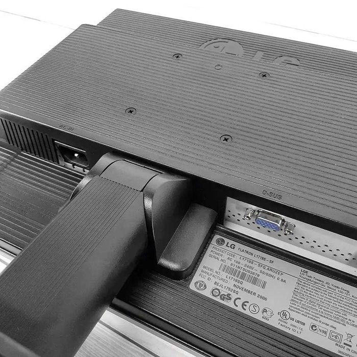 Монитор 17'' LG1719S-SF