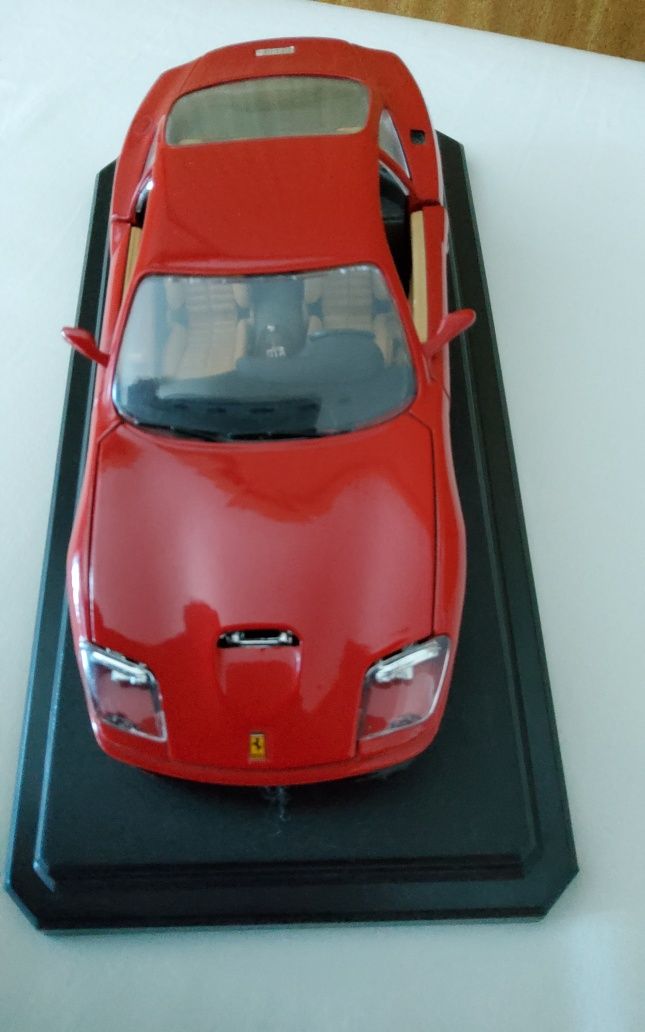 Ferrari 550 maranello - Burago Escala 1/24