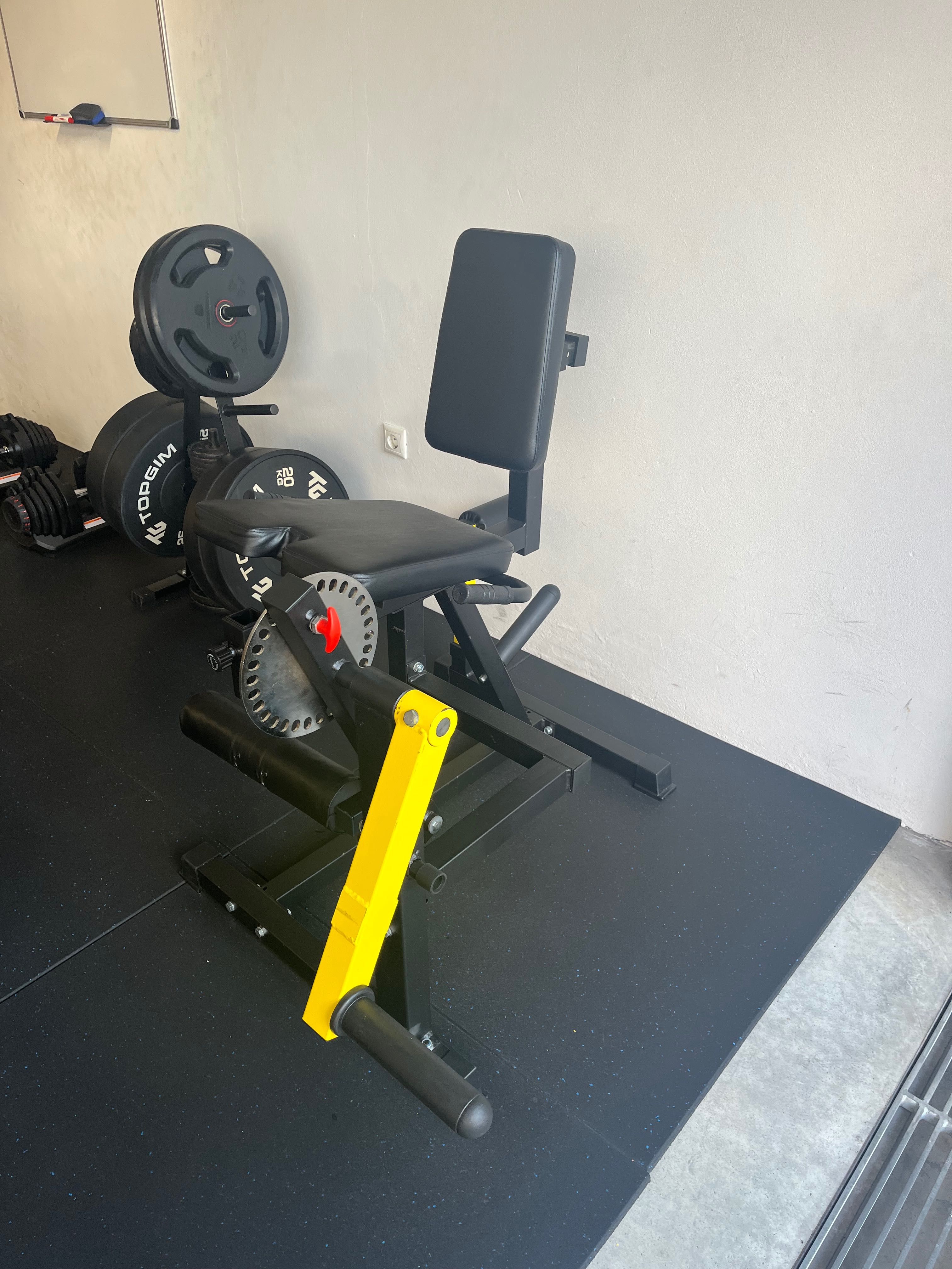 Máquina Leg Extension e Leg Curl