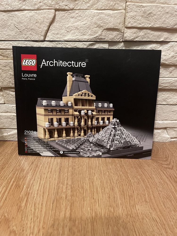 Lego architecture 21024 louvre