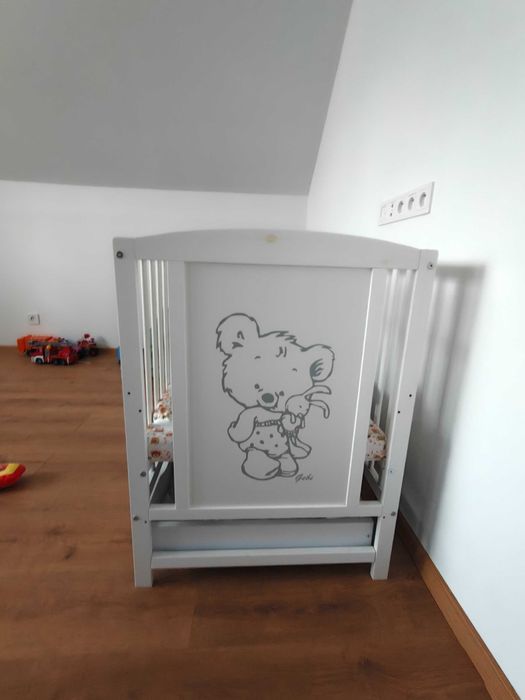Łóżeczko dziecięce z szufladą