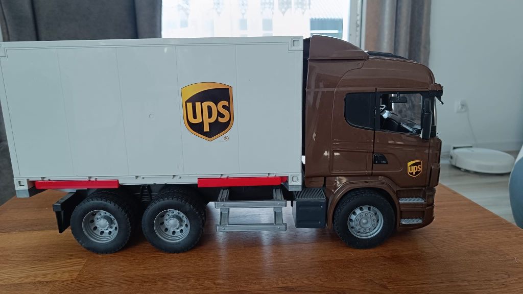 Bruder 3582 Logistic Scania UPS z wózkiem widłowym