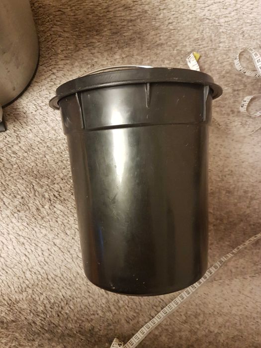 Kosz na śmieci z pedałem