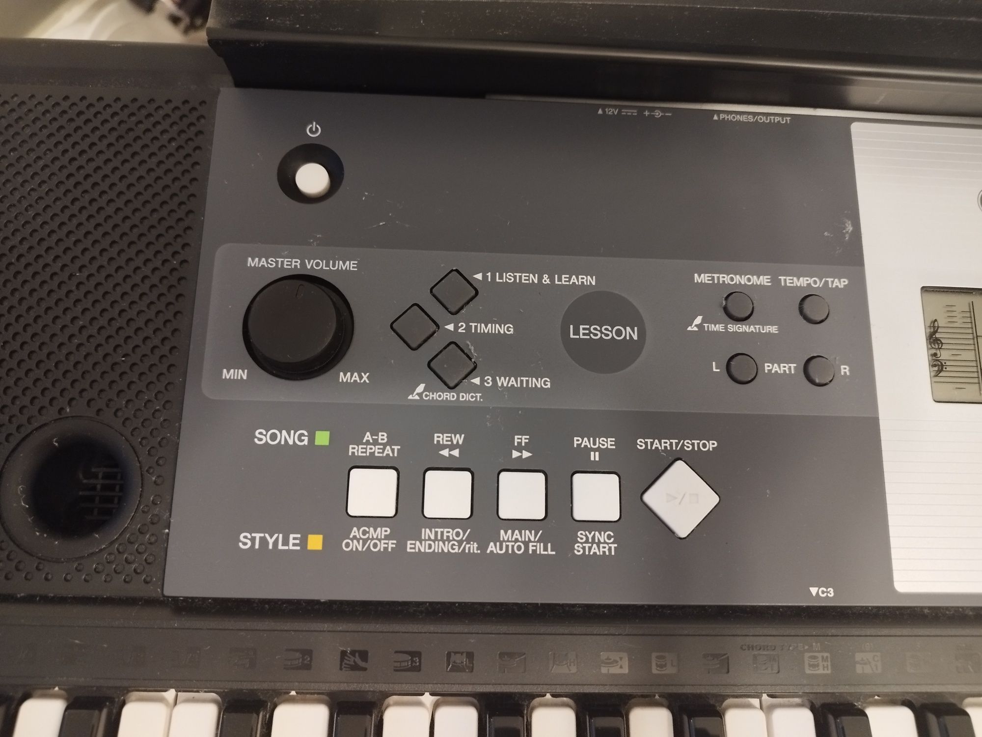 Yamaha, model YPT-230.