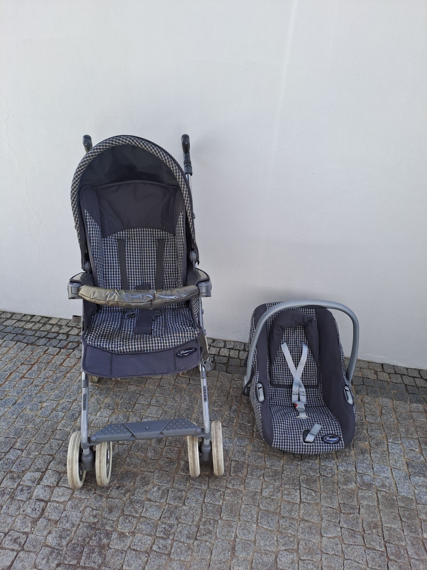 Carrinho + cadeira de carro de bebé