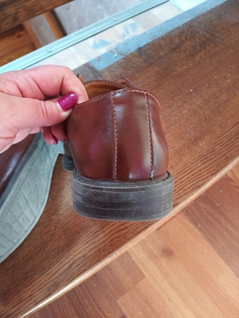 Buty do garnituru