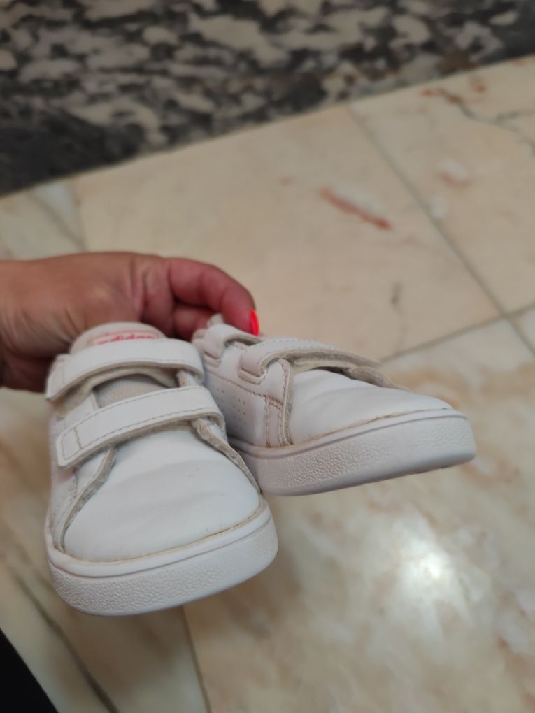 Sapatilhas adidas 23