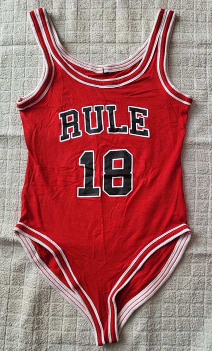 Czerwone body Sinsay