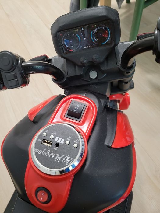 Motor Ścigacz na pompowanych kołach