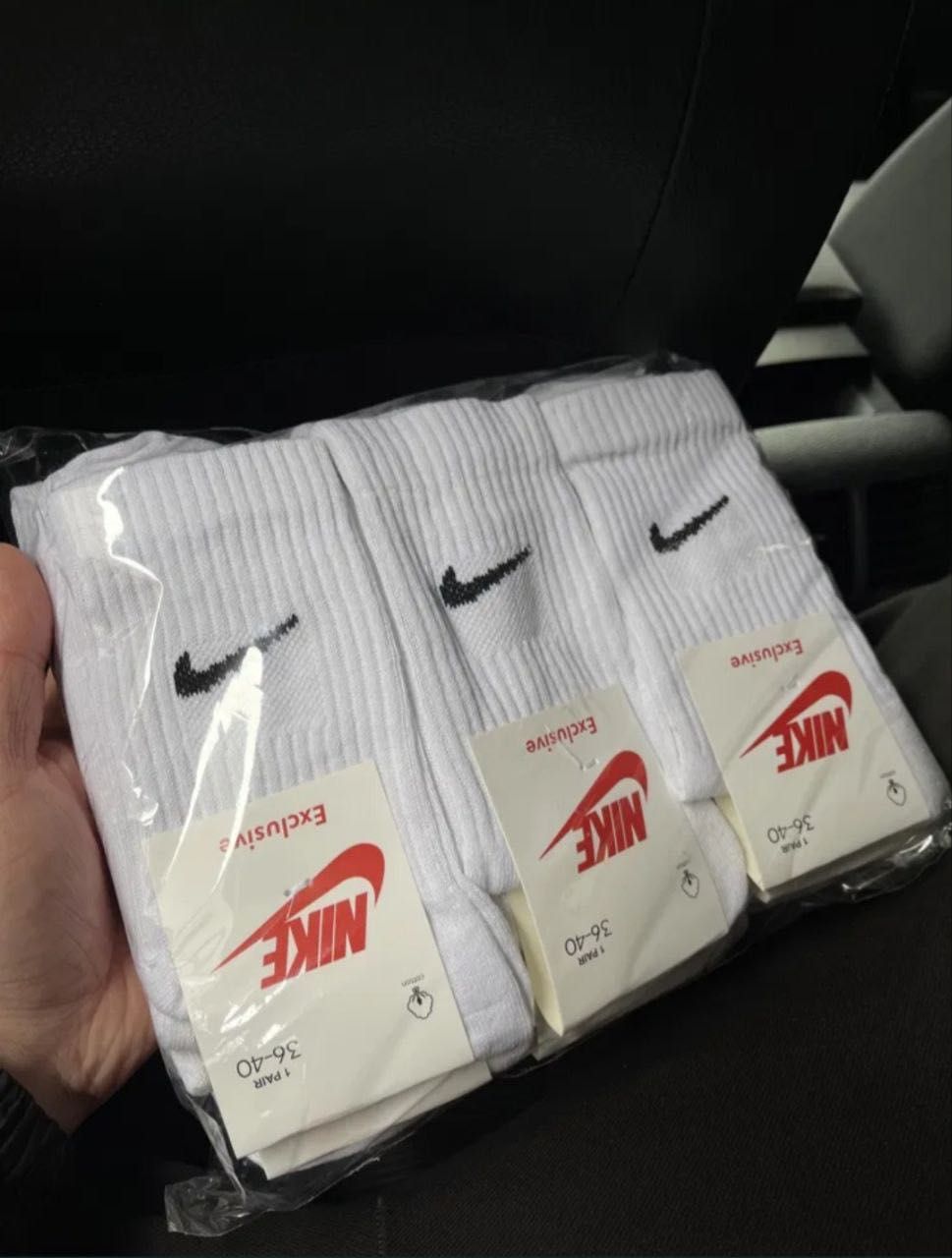 Biale skarpetki Nike 8 zł.