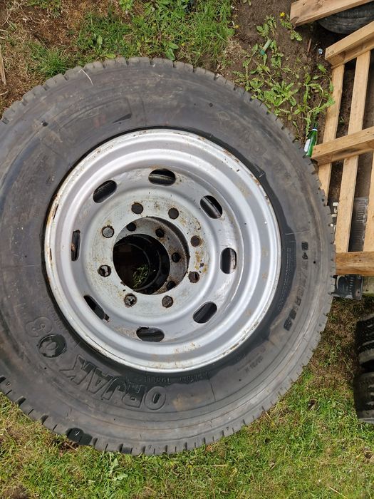 Sprzedam opony z felgami 19.5 /70/245