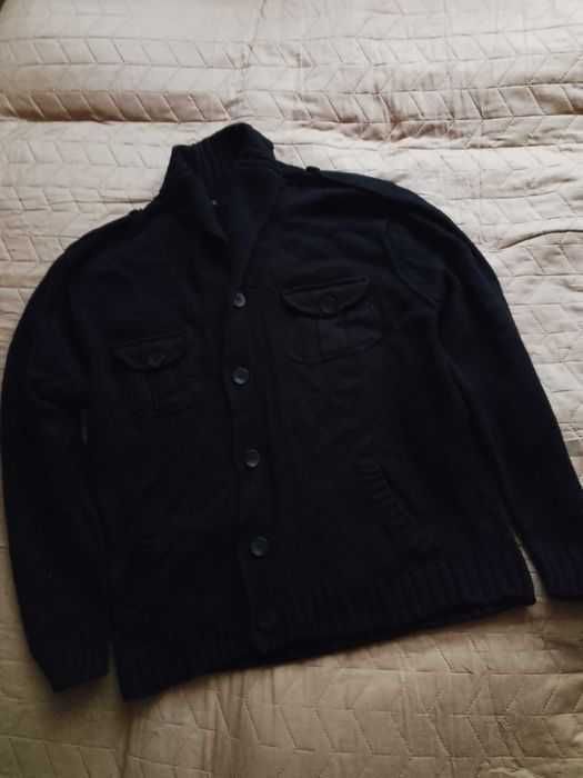 Wyskoki kołnierz rozpinany z kieszeniami