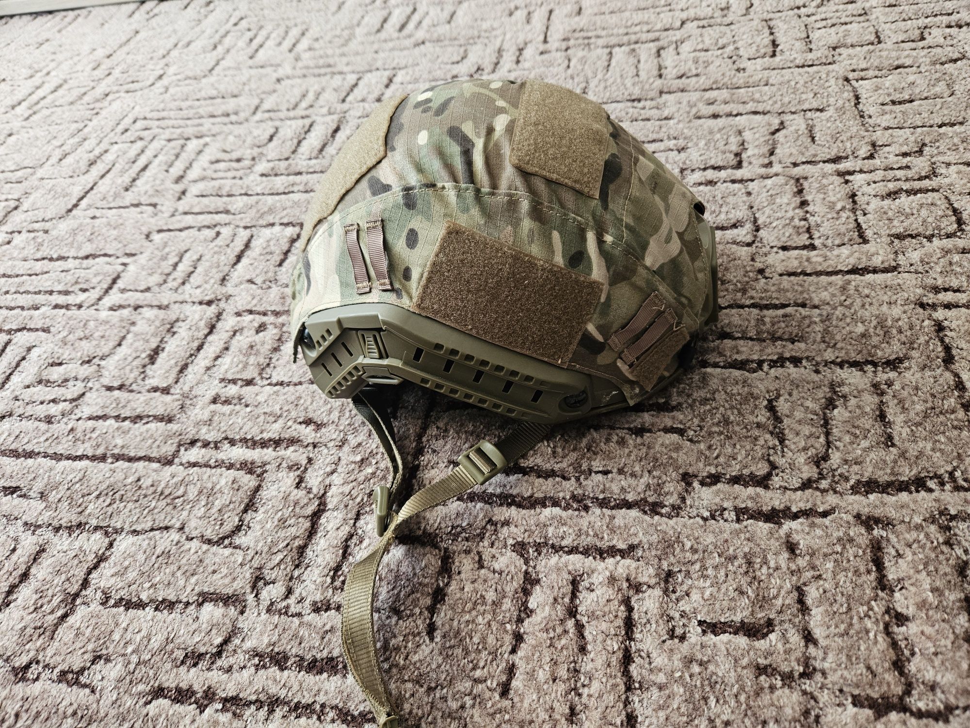 Hełm do gier terenowych, cqb i ttp. multic. regulowany