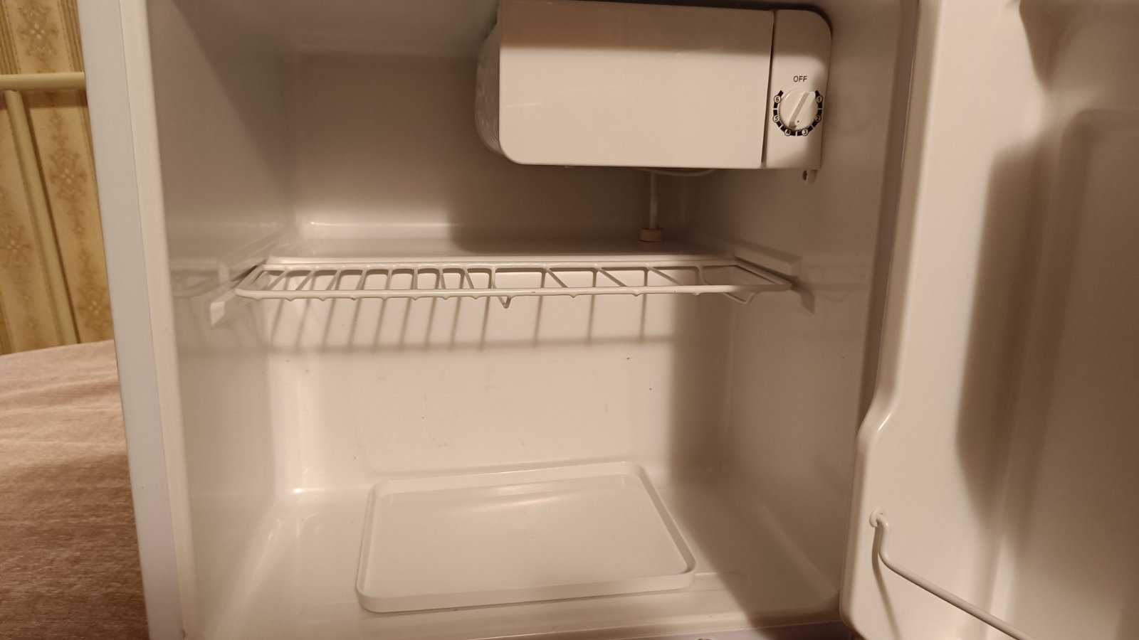 Продам однокамерный холодильник DELFA DRF-65LN